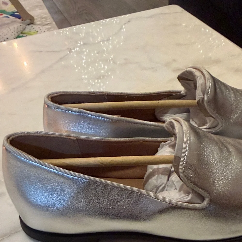 NWT Naturalizer Silver Women's Loafers 8‎